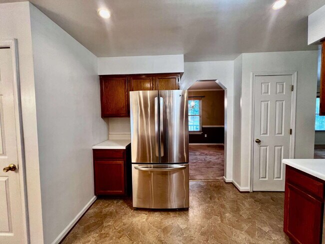 Foto del edificio - OPEN HOUSE SUNDAY THE 21ST 1PM-3PM! Move-In Special: Receive $1,300 off your first full month’s r...