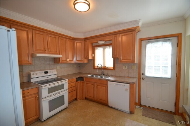Building Photo - 210 Lincoln Park Dr