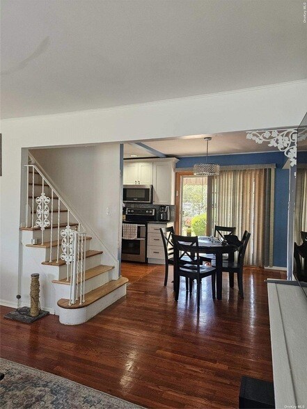 Building Photo - 1076 Carll Dr