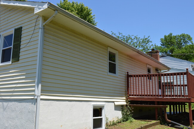 Building Photo - 3 Bedroom Home in Culpeper