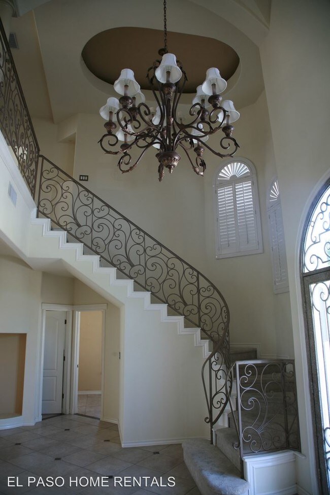 Building Photo - 4 br, 4 bath Apartment - 6476 Calle Del Sol
