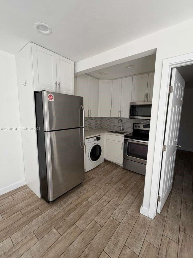 Building Photo - 5843 Harding St