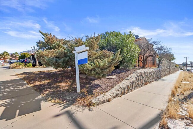 Building Photo - 7080 Portugal Dr