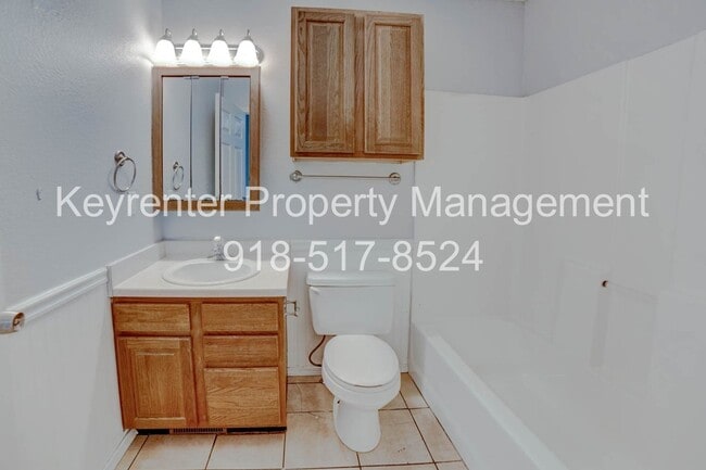 Building Photo - Beautiful 3 Bedroom, 2.5 Bath Condo in Canterbury!