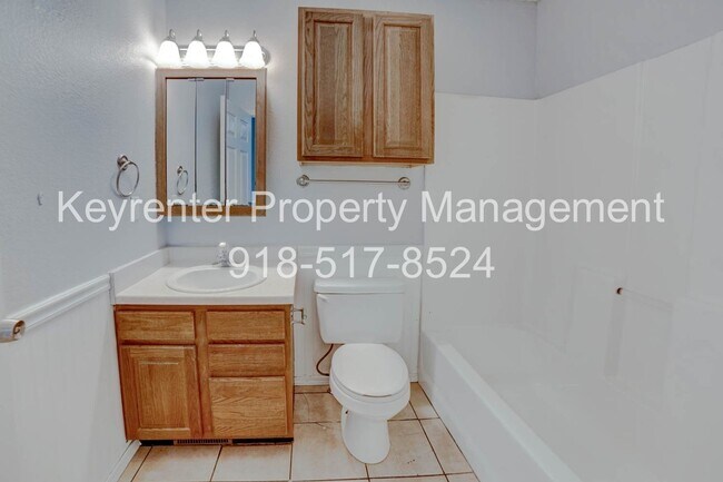 Foto del edificio - Beautiful 3 Bedroom, 2.5 Bath Condo in Canterbury!