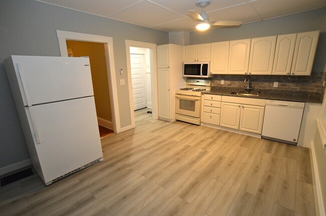 Building Photo - 11 Woodland Ave
