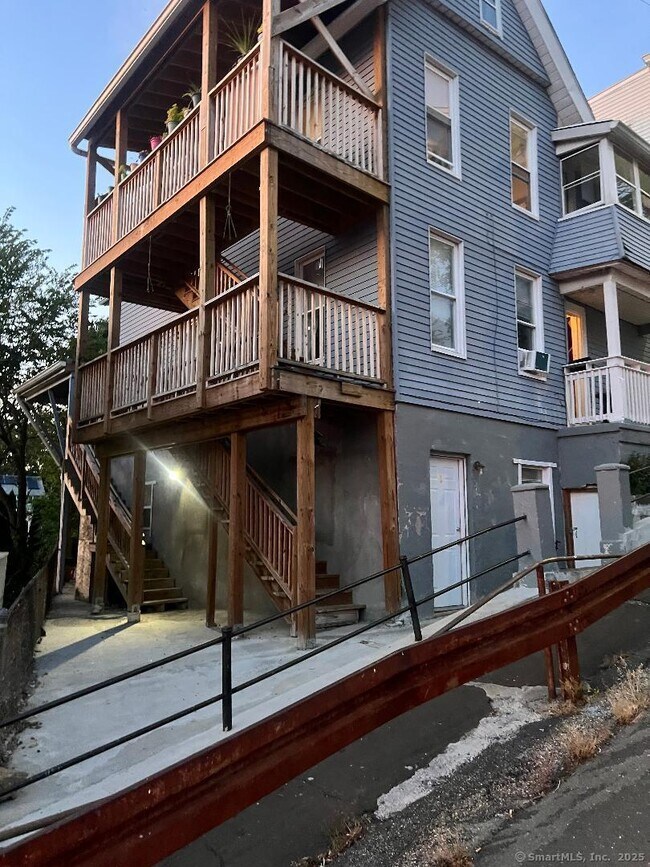 Building Photo - 11 7th St