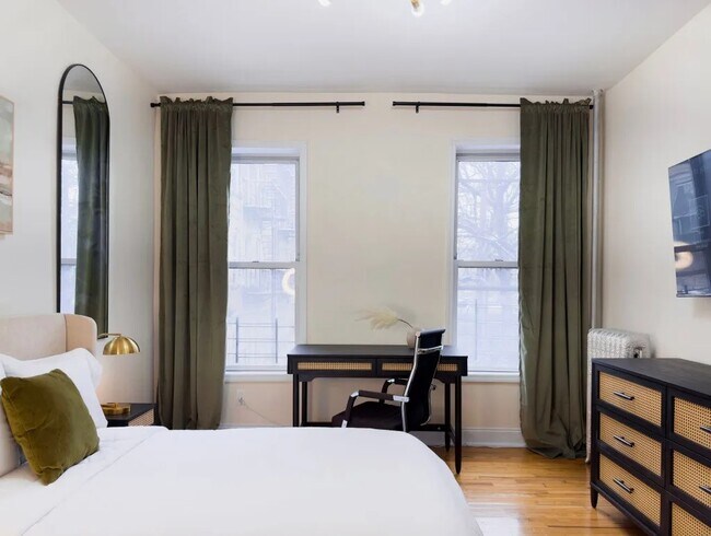 Foto del edificio - Furnished room/NOT APARTMENT