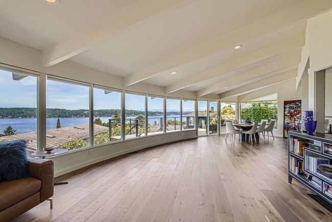 Building Photo - Inverness Home