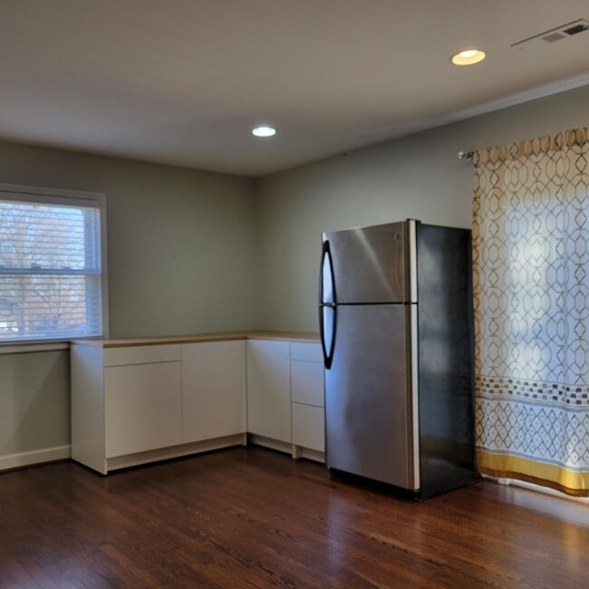 Building Photo - Castleleigh Basement Rental