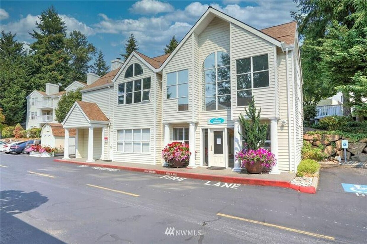 Primary Photo - 2 Bedroom 2 bath ground floor condo at Mer...
