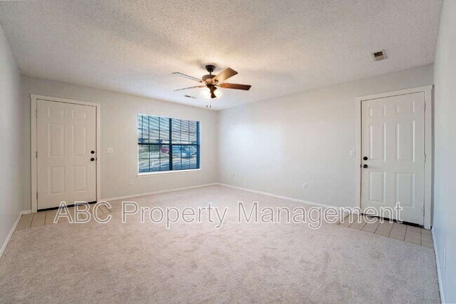 Foto del edificio - 5803 Samantha St