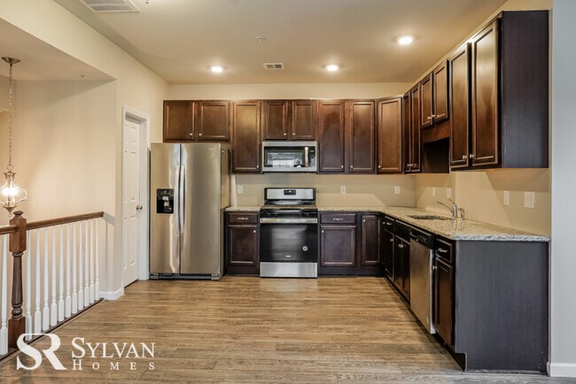 Building Photo - ute 3BR 2.5BA Northgate Townhome for lease