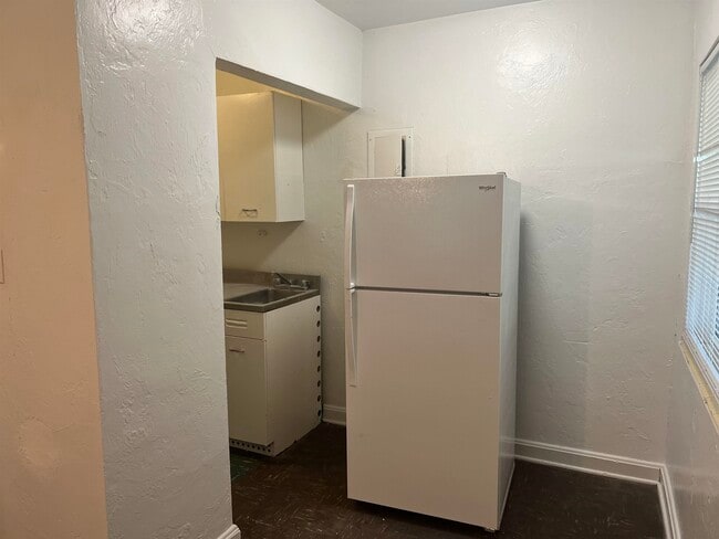Building Photo - 873 Campus Cir