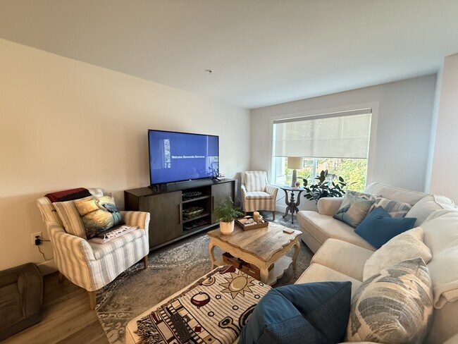 Photo du bâtiment - 210 First Ave W