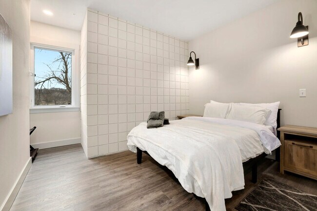 Building Photo - 10 Riordan Rd