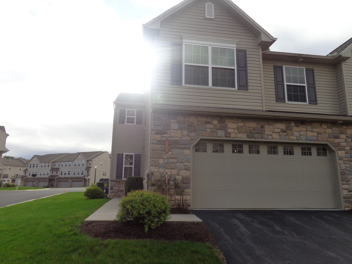 6112 Galleon Drive, Mechanicsburg, PA 17050 Condo for Rent in