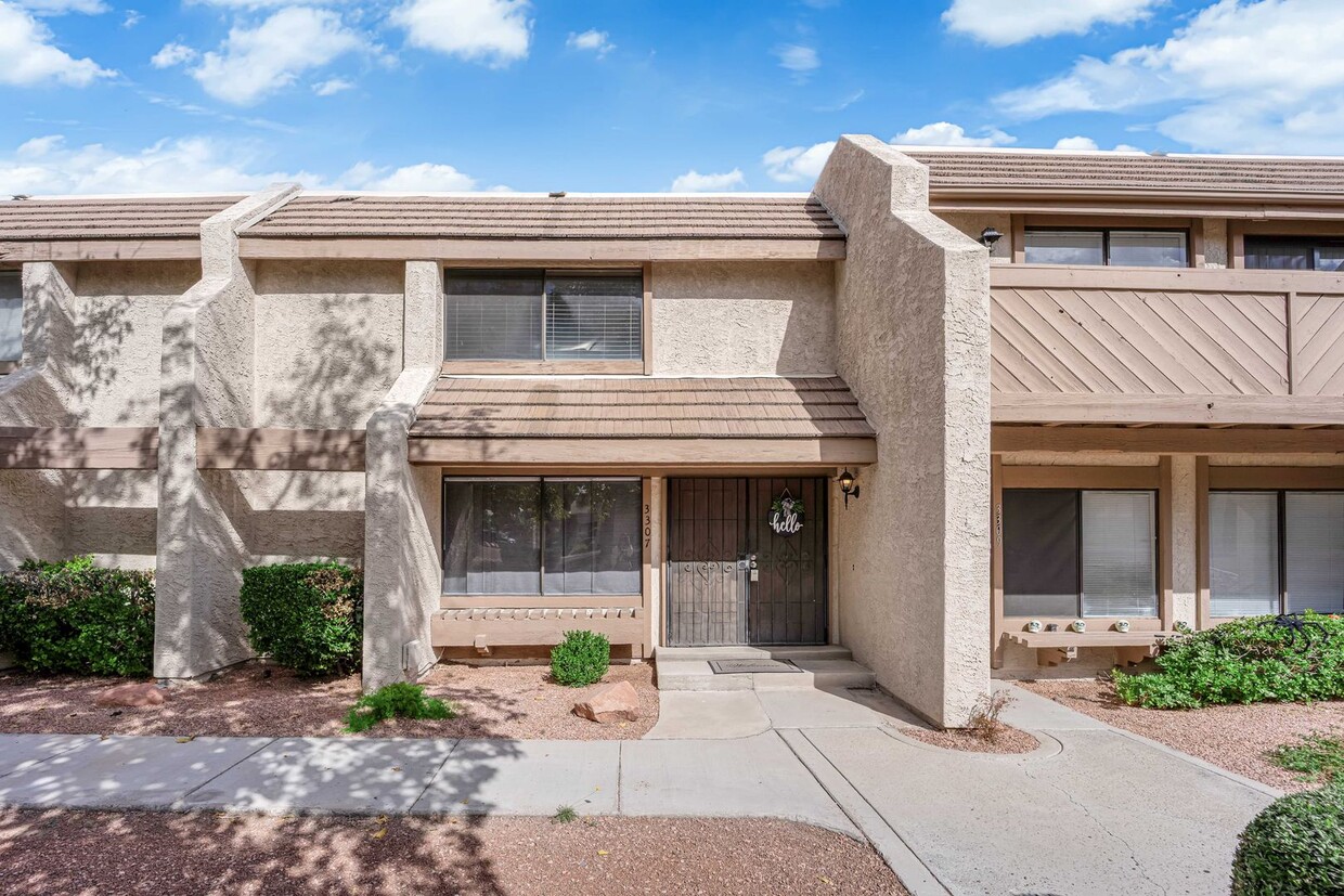 Primary Photo - Charming 3 Bedroom ,2 bathroom in Paradise...