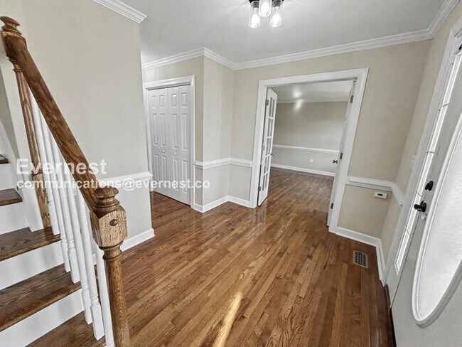 Building Photo - 10401 Bristol Ct