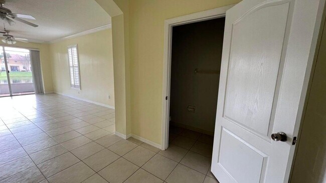 Foto del edificio - 274 River Bluff Ln