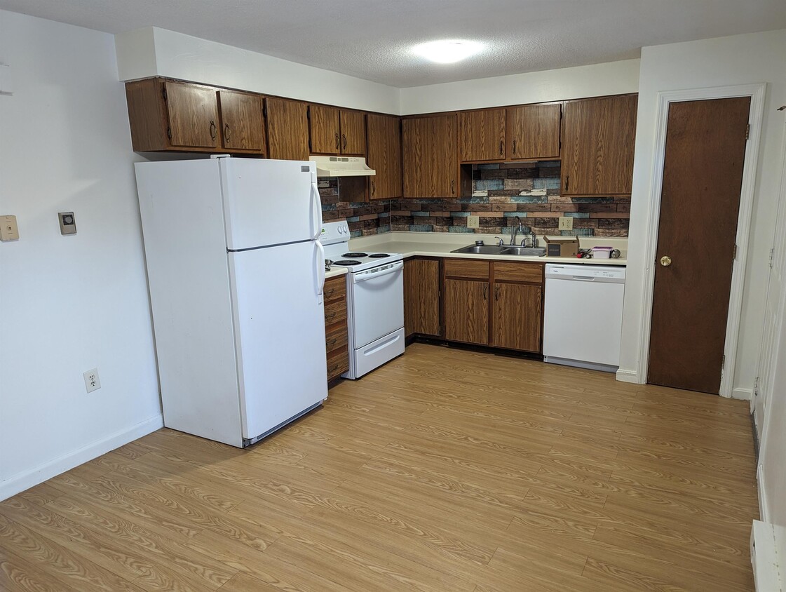 Primary Photo - 1040 Meadow Rd