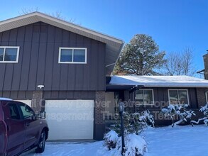 Building Photo - 2833 S Depew St