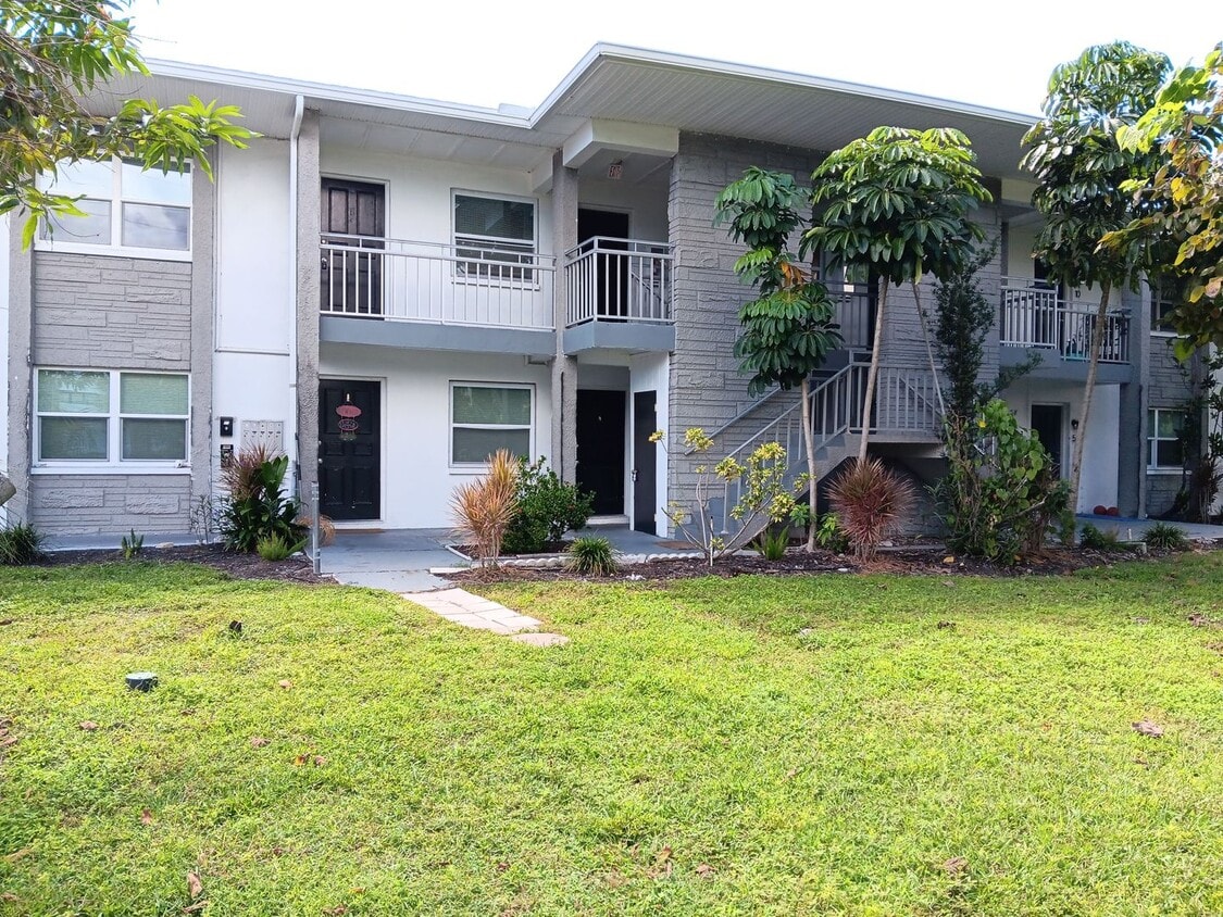 Foto principal - Renovated two-bedroom near 4th St N corridor