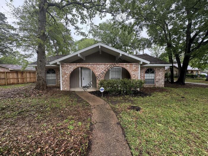 Foto principal - 3214 Three Pines Dr