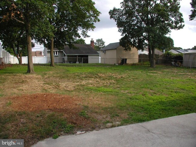 Building Photo - 489 University Blvd