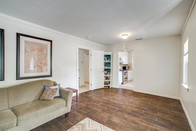 Building Photo - 4615 Ribbecke Ave