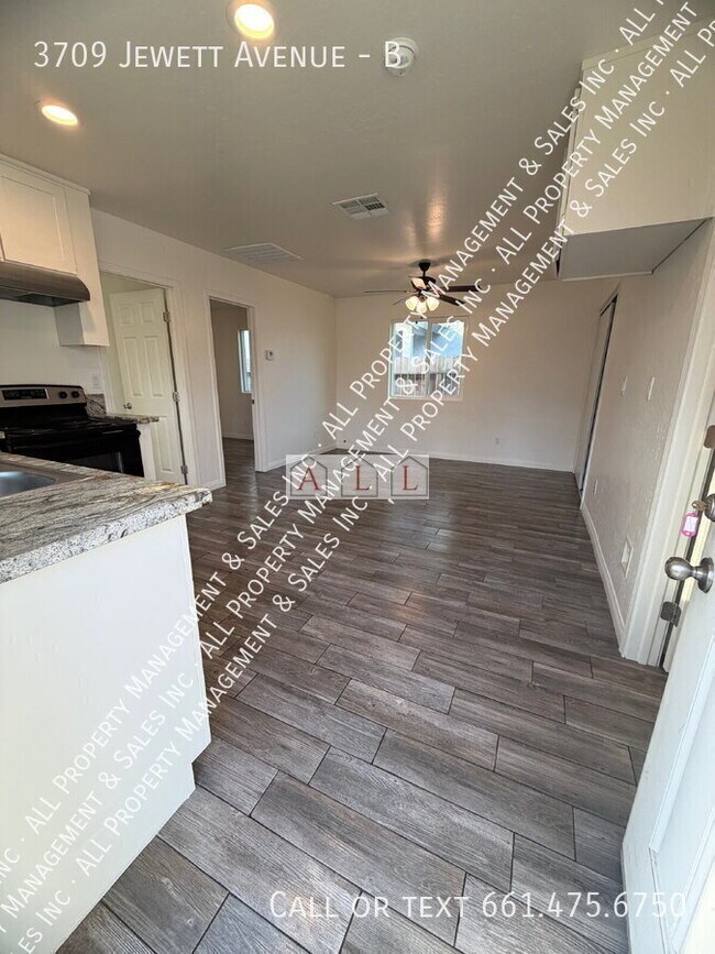 Building Photo - 3709 Jewett Ave