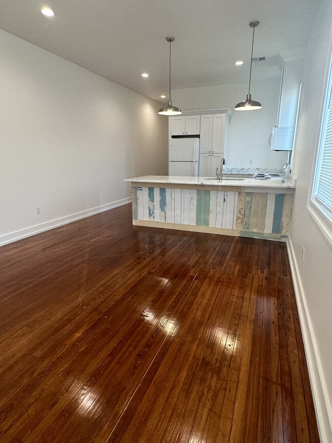 Building Photo - 1306 Helios Ave