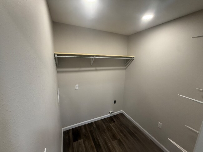 Foto del edificio - 80 Redwood Ln