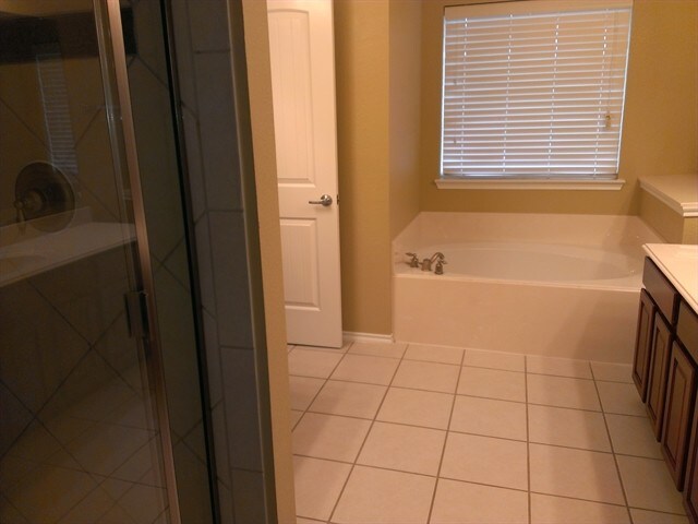 Building Photo - 2100 Hummingbird Way