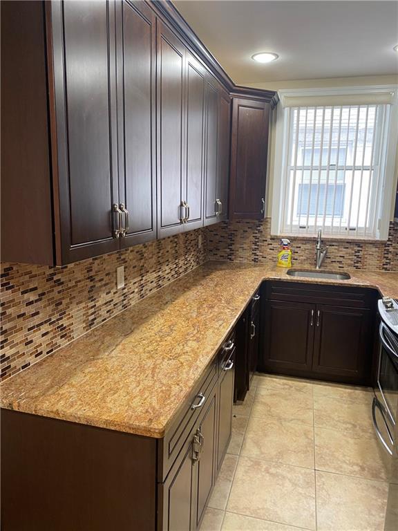 Foto del edificio - 2350 63rd St