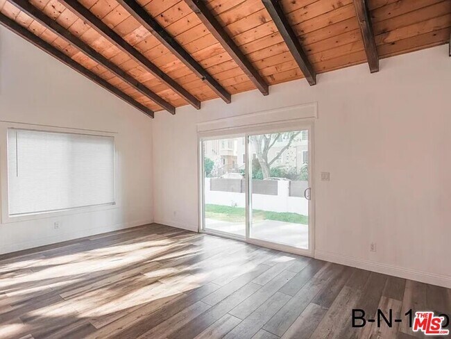 Foto del edificio - 923 N Stanley Ave