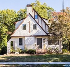 Building Photo - 129 Boulevard