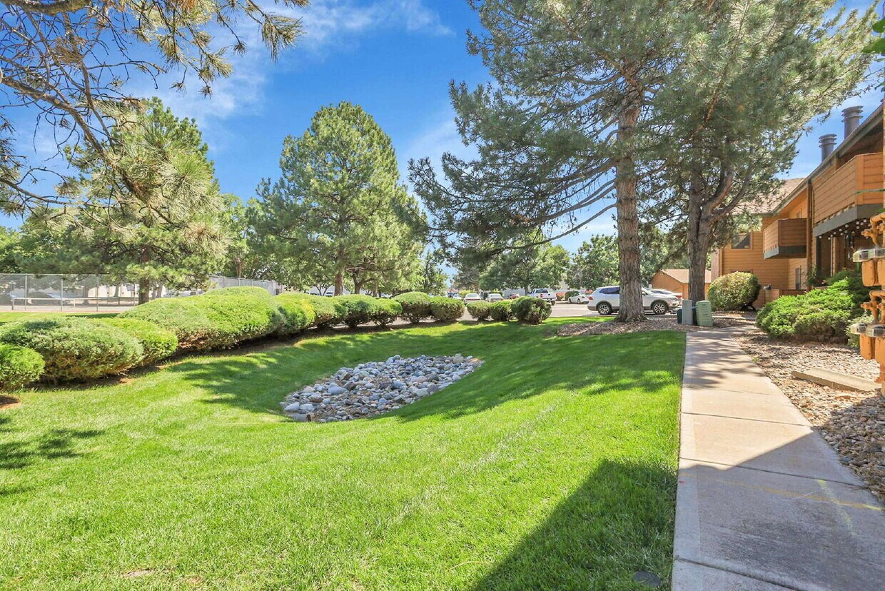 Foto principal - $1,995 - 2 Bed, 2 Bath Condo in Lakewood w...
