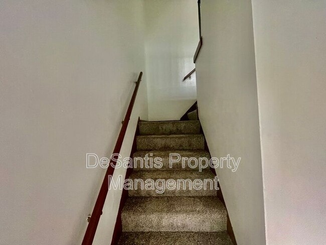 Building Photo - 447 Idlewood Rd