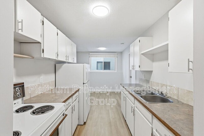 Building Photo - 4809-4852 52 St