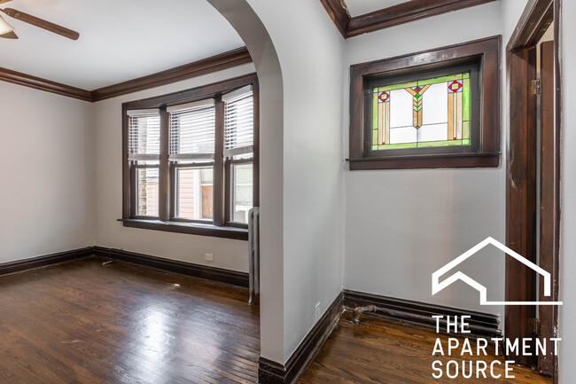 Building Photo - 3823 N Drake Ave