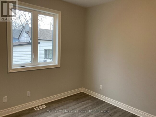 Building Photo - 8427 Willoughby Dr