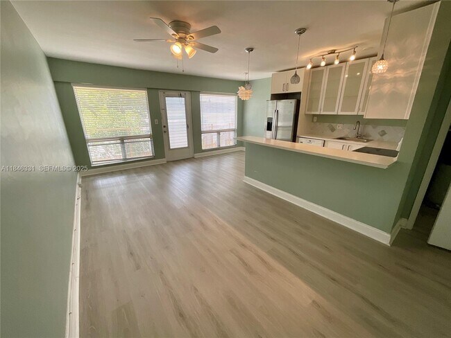 Foto del edificio - 2716 NE 30th Pl