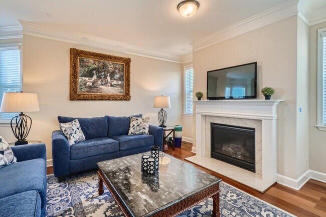 Foto del edificio - 3713 Lambert Ln