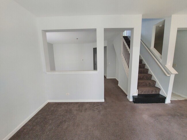 Foto del edificio - 369 Springmist Ct