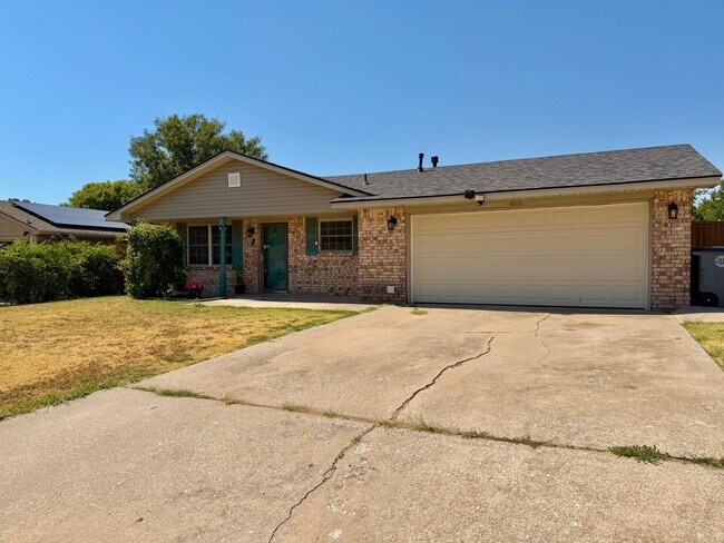 Foto del edificio - 5506 NW Cottonwood Dr