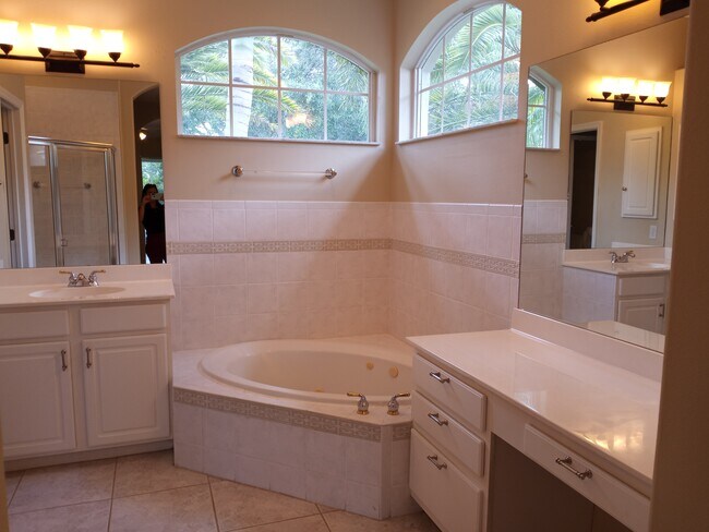 Foto del edificio - 6506 Waters Edge Way
