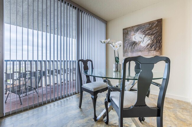 Foto del edificio - 700 E 9th St