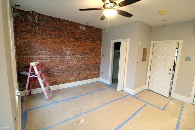 Foto del edificio - Studio, 1 bath  - 470 E 4th St Apt 3F