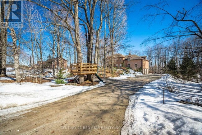 Building Photo - 877 The Grange Side Rd